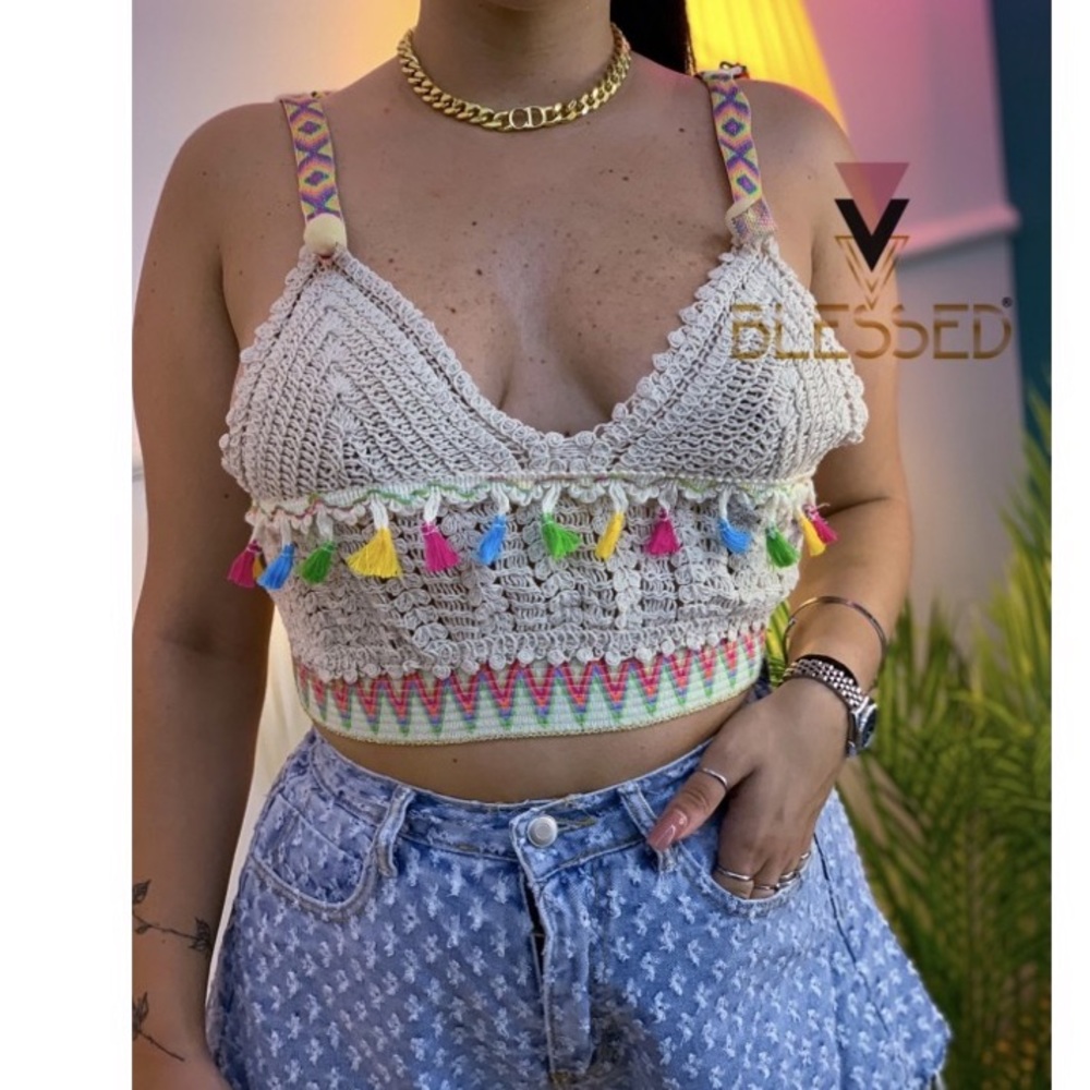 SANS SOUCI Small crochet tassel crop top